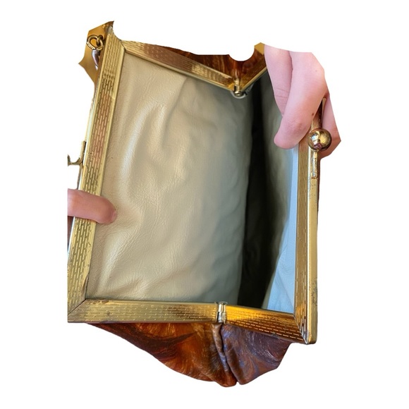 Vintage cloth purse with feather pattern gold chain handle gold ball snap - Picture 5 of 5